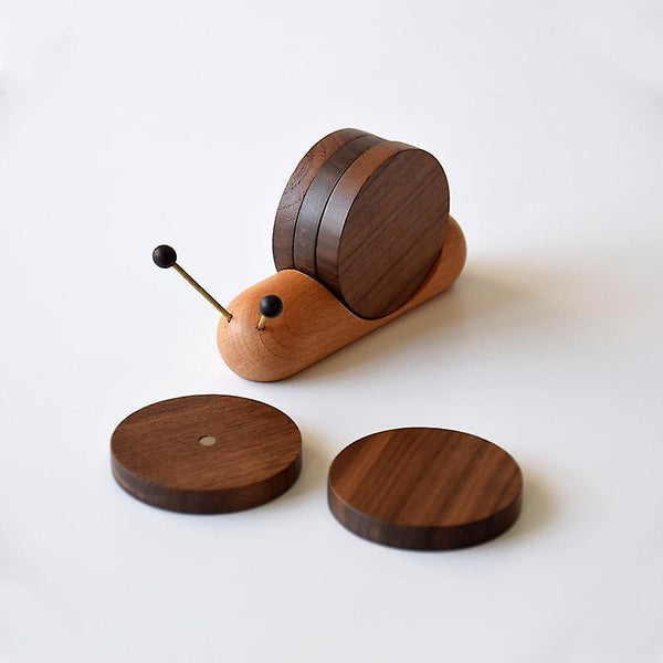 Coasters Wooden Snail Coasters Cute Creative Round Placemats with Magnet Home Desktop Decoration