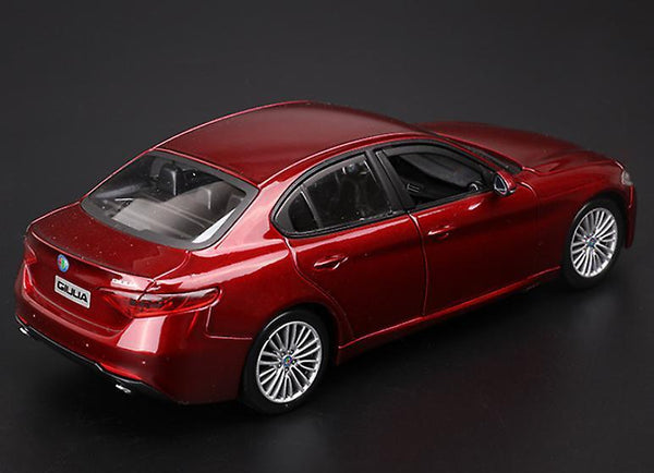 Toy Cars 1:24 Alfa Romeo Giulia Sports Car Static Die Cast Vehicles Collectible Model Car Toys Red