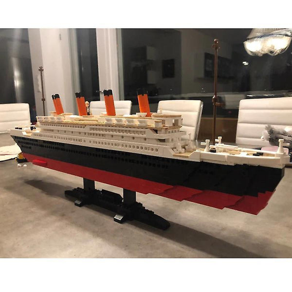 Action Toy Figures Titanic RMS cruise Boat ship City Model building kits Educational Figures diy toy